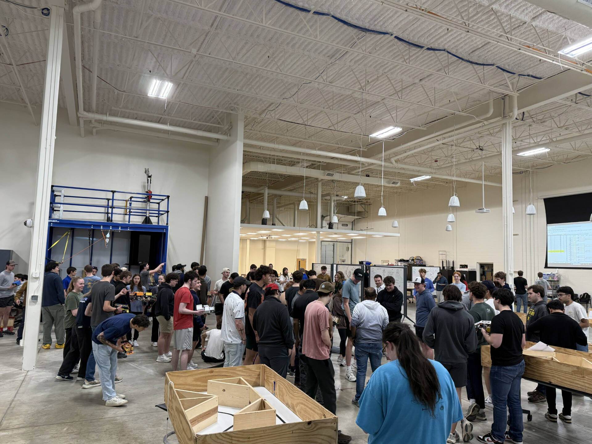 Teams of freshmen fill the IDC event space as part of the end of semester robot competition